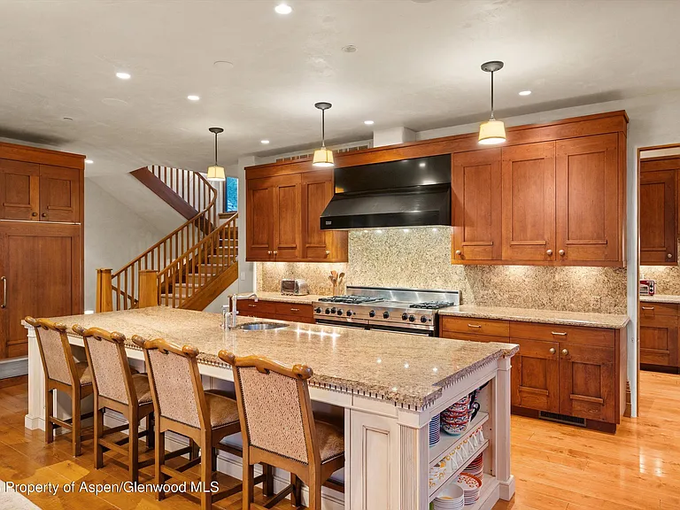 691 Pfister Dr — Photo 21