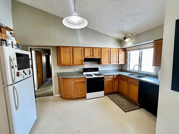 2nd image of 4010 Highcrest Rd