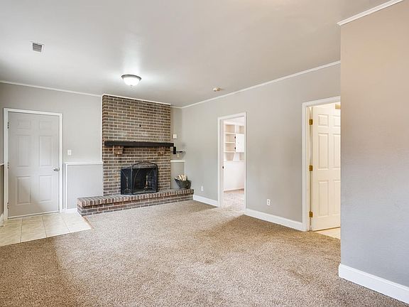 4th image of 3250 E Parade Cir