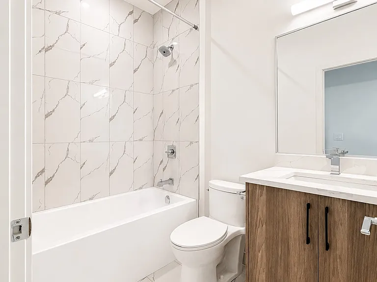 227 26th Ave NE #201 — Photo 15