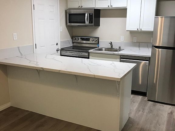 3rd image of 3716 Elkhorn Blvd