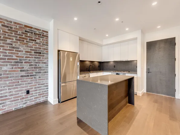 83 Moody St #406, Pt Moody, BC V3H 2P5