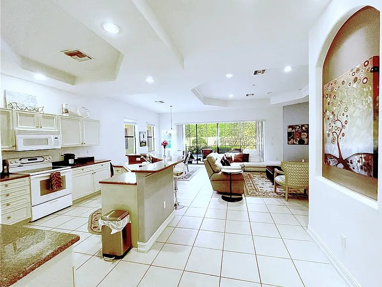 1366 Serrano Cir — Photo 4