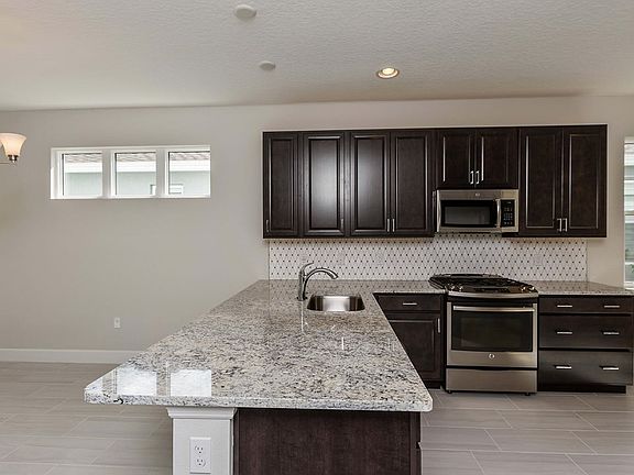 3rd image of 1563 Lambrook Dr