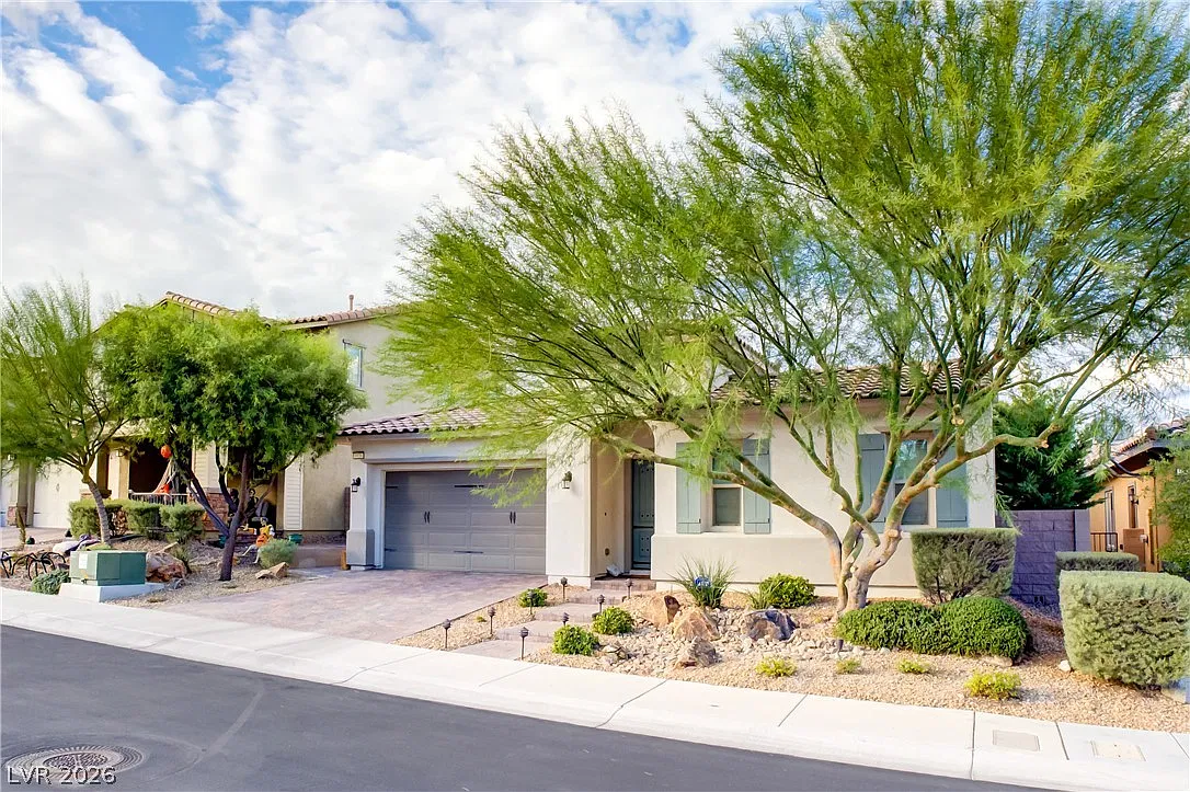 3 bed, 3.0 bath, 2091 sqft, $3,900 — Photo 2