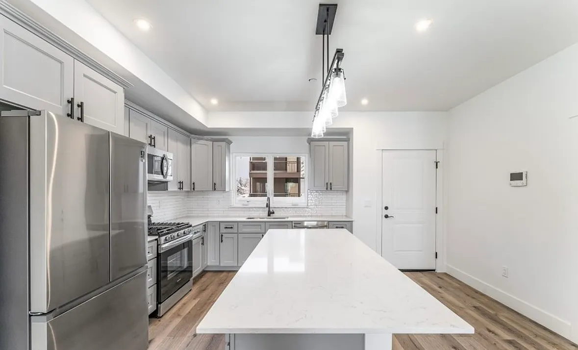 2 bed, 1100 sqft, $3,000 — Photo 4