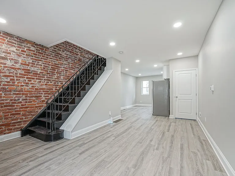 3130 Dickinson St — Photo 10