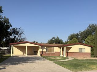 1303 N Country Club Cir, Carlsbad, NM 88220