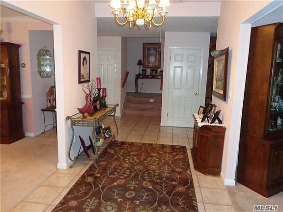 3rd image of 8 Brandy Ln