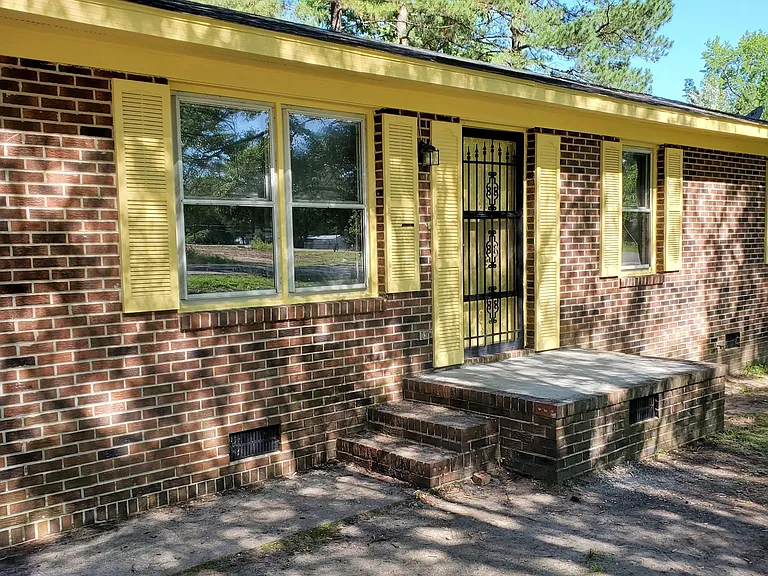 415 Dickens Ave — Photo 2