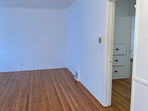 5th image of 8316 Blackburn Ave #8320