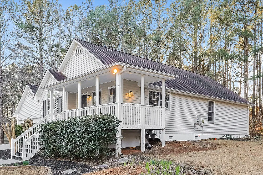 3 bed, 2.0 bath, 1298 sqft, $1,855 — Photo 3