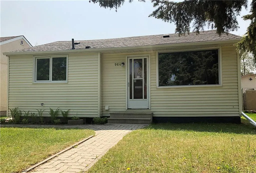 694 Crescent Drive — Photo 1