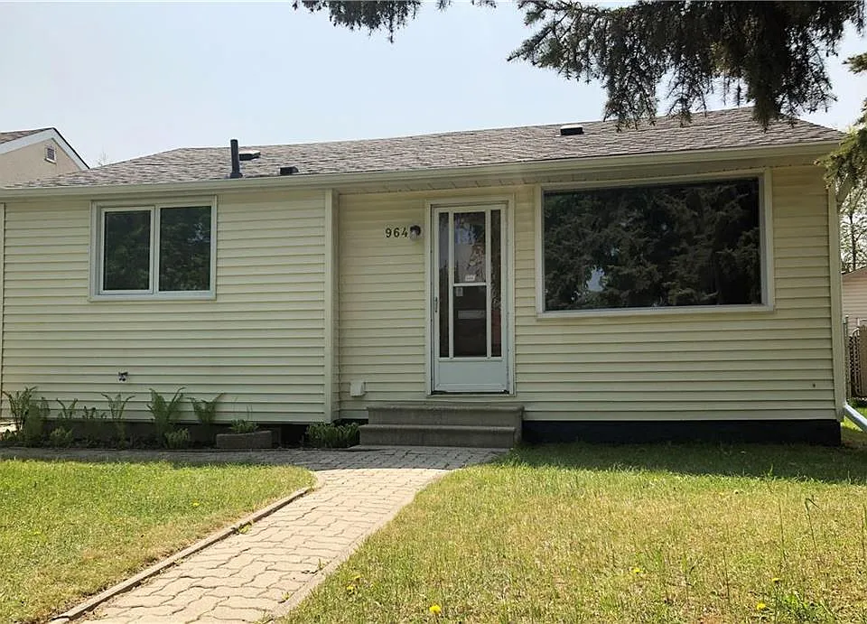 694 Crescent Dr #HOUSE