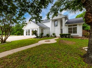 1002 Oakridge Dr, Round Rock, TX 78681