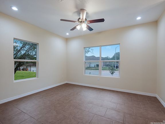 4th image of 9639 Maria Isabel Dr
