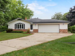 8356 S Verdev Dr, Oak Creek, WI 53154