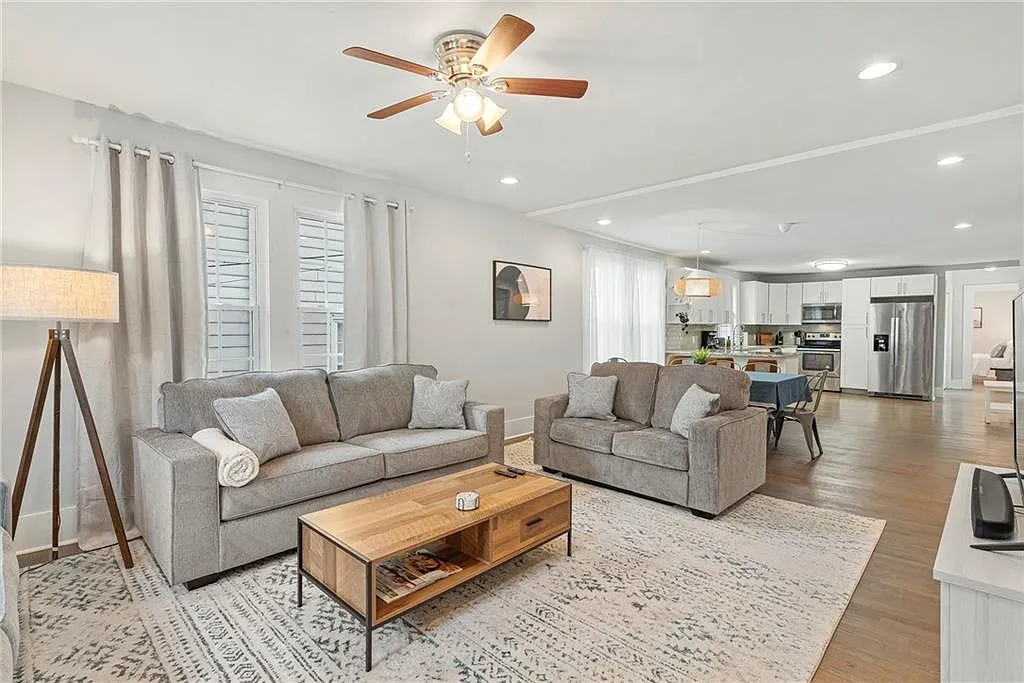 3 bed, 2.0 bath, 400 sqft, $3,600 — Photo 3