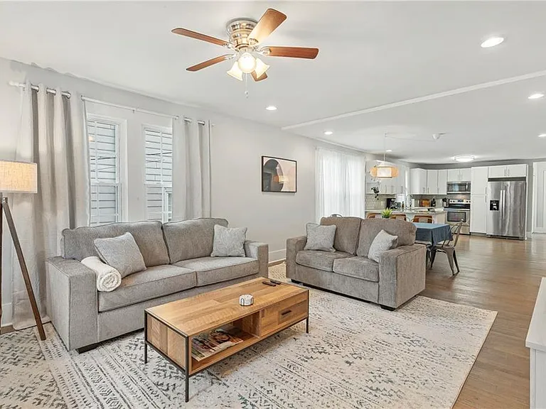 1026 Deckner Ave SW — Photo 3