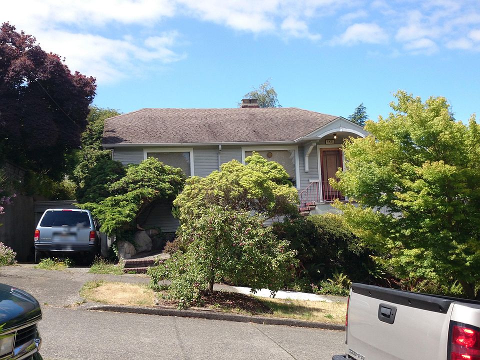 2nd image of 2821 Queen Anne Ave N