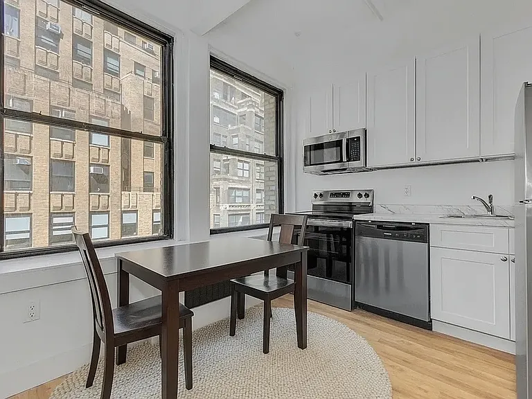 248 W 35th St #1003 — Photo 2