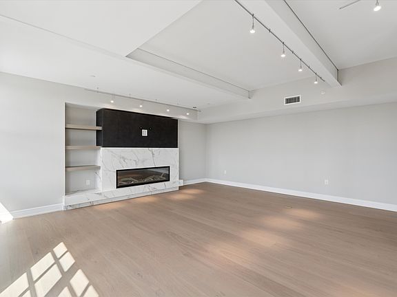 Living room w/ remote gas fireplace