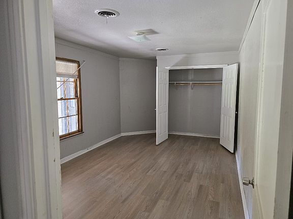 5th image of 933 Carondolet Ct