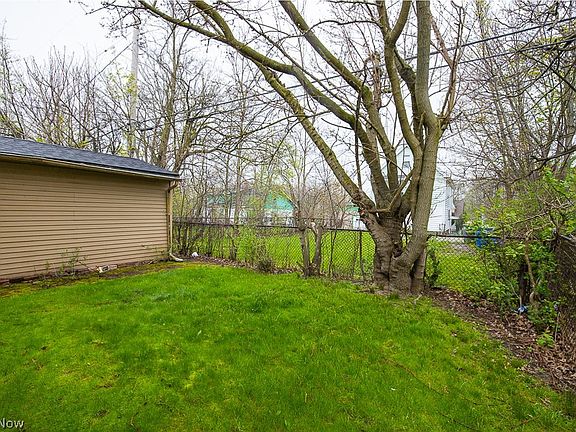 3rd image of 12011 Farringdon Ave