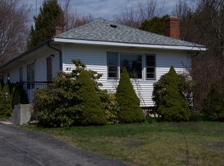 45 Pierce Rd, Saunderstown, RI 02874