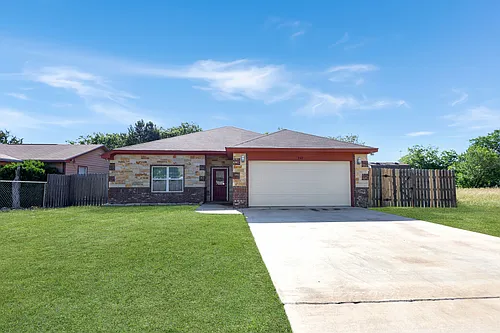 907 Margaret Ann St Photo 1