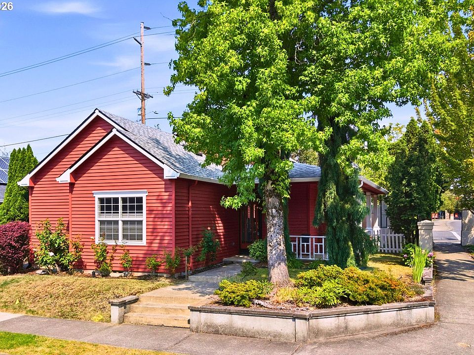 1st image of 1012 NE Multnomah Dr