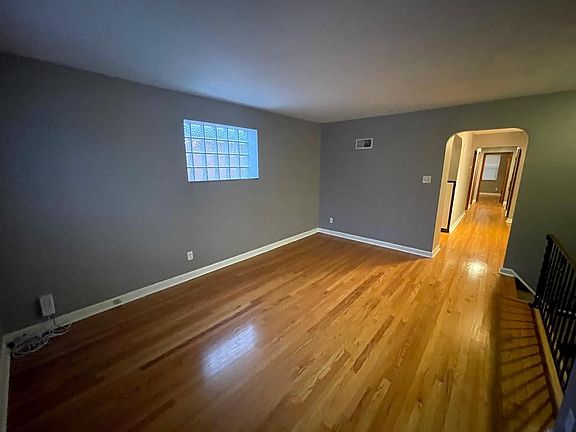 5th image of 5335 Jamieson Ave #2S
