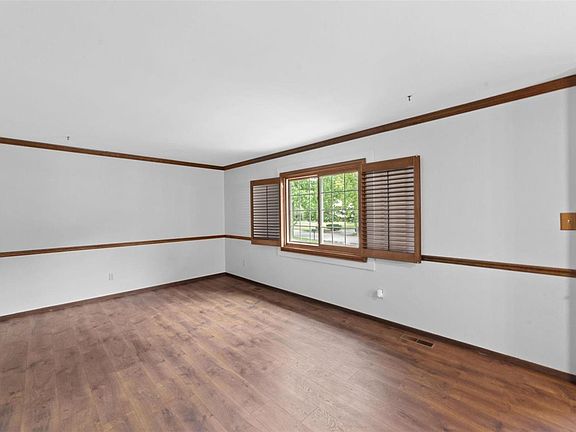 4th image of 139 Country Creek Ct