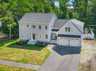 19 Pond Ave, Foxboro, MA 02035