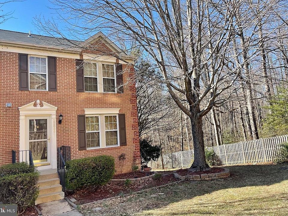 Front entrance, end unit, lots of privacy