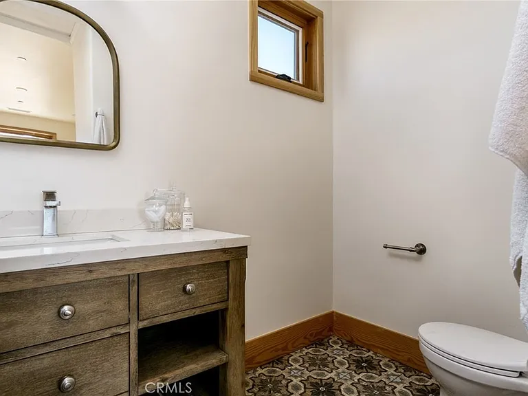 37219 Quarter Valley Rd — Photo 14