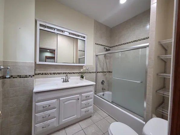 561 Avenue East image 17 of 36