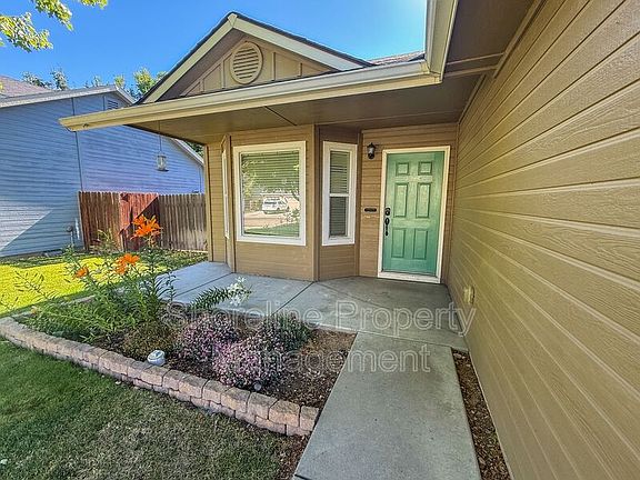 4th image of 3420 N Oakstone Ave