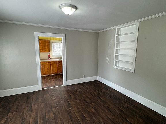 3rd image of 106 Larkin Ln