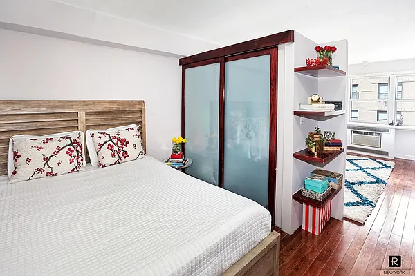 Sold by R New York | media 3