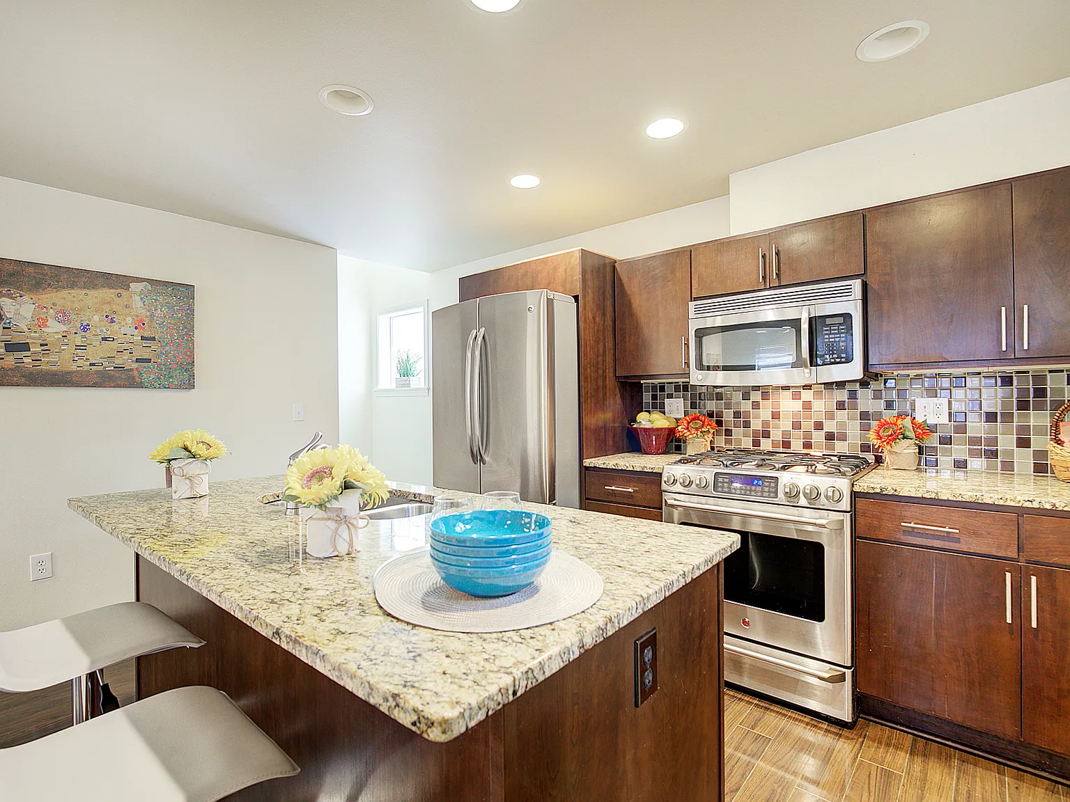 3 bed, 3.5 bath, 1520 sqft, $3,395 — Photo 2