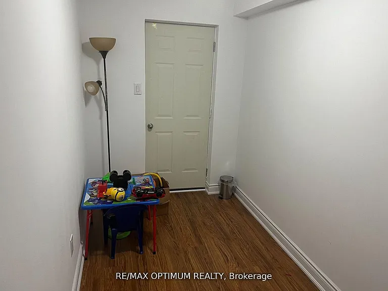 11 Autumnwood Ave #6 — Photo 15