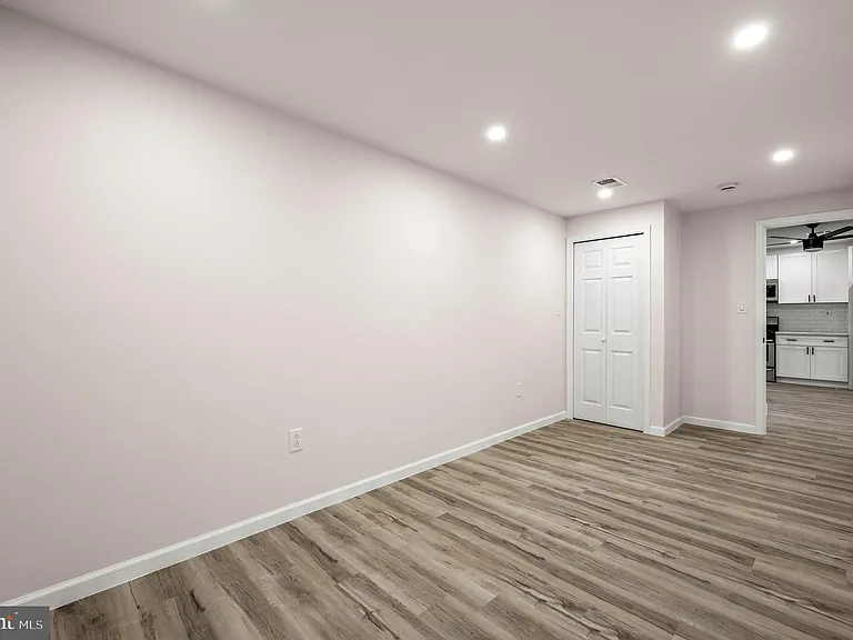 437 W Girard Ave #39-4 — Photo 9
