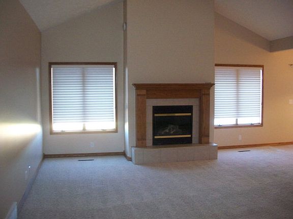 5th image of 409 Rosewood Cir