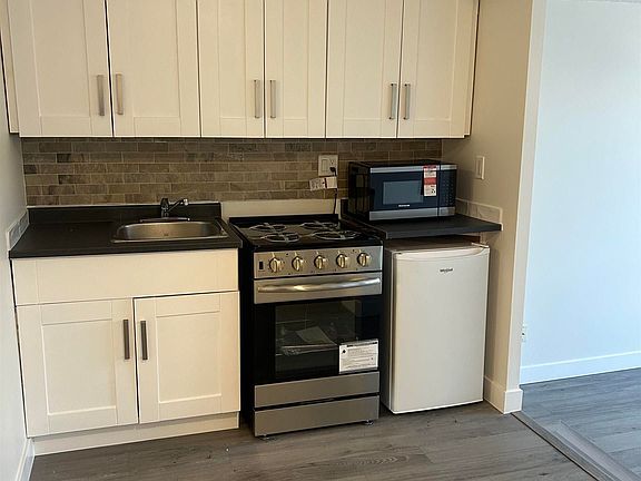 4th image of 10160 114th St NW #422