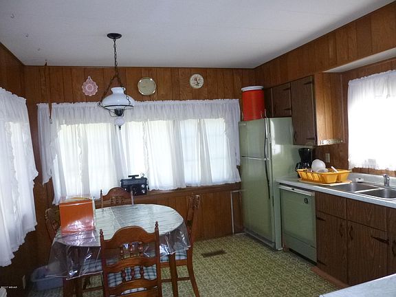2nd image of 37 Twin Ponds Ln