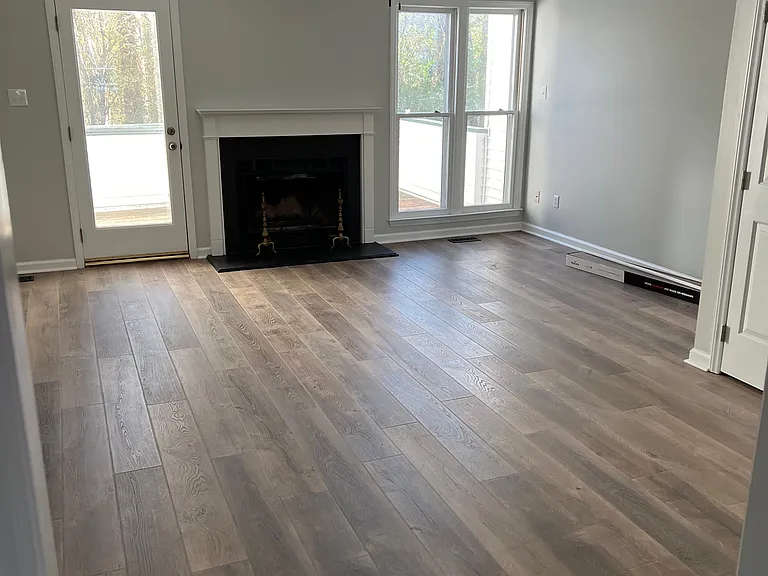 102 Pickett Ln — Photo 2