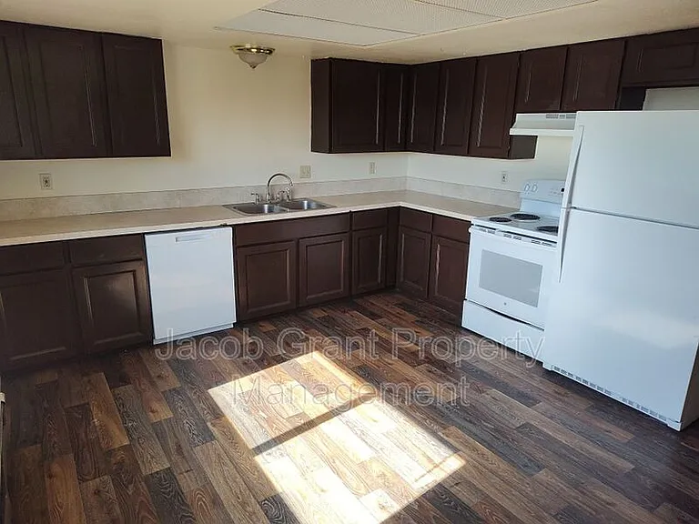 1380 E Poplar St #C — Photo 3