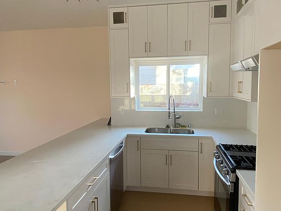 5th image of 837 E Providencia Ave