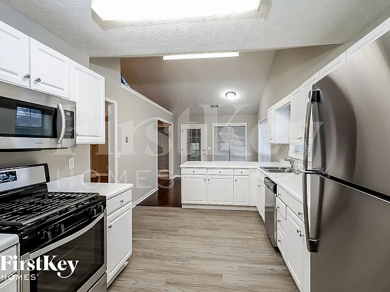 695 Avalon Forest Dr — Photo 5